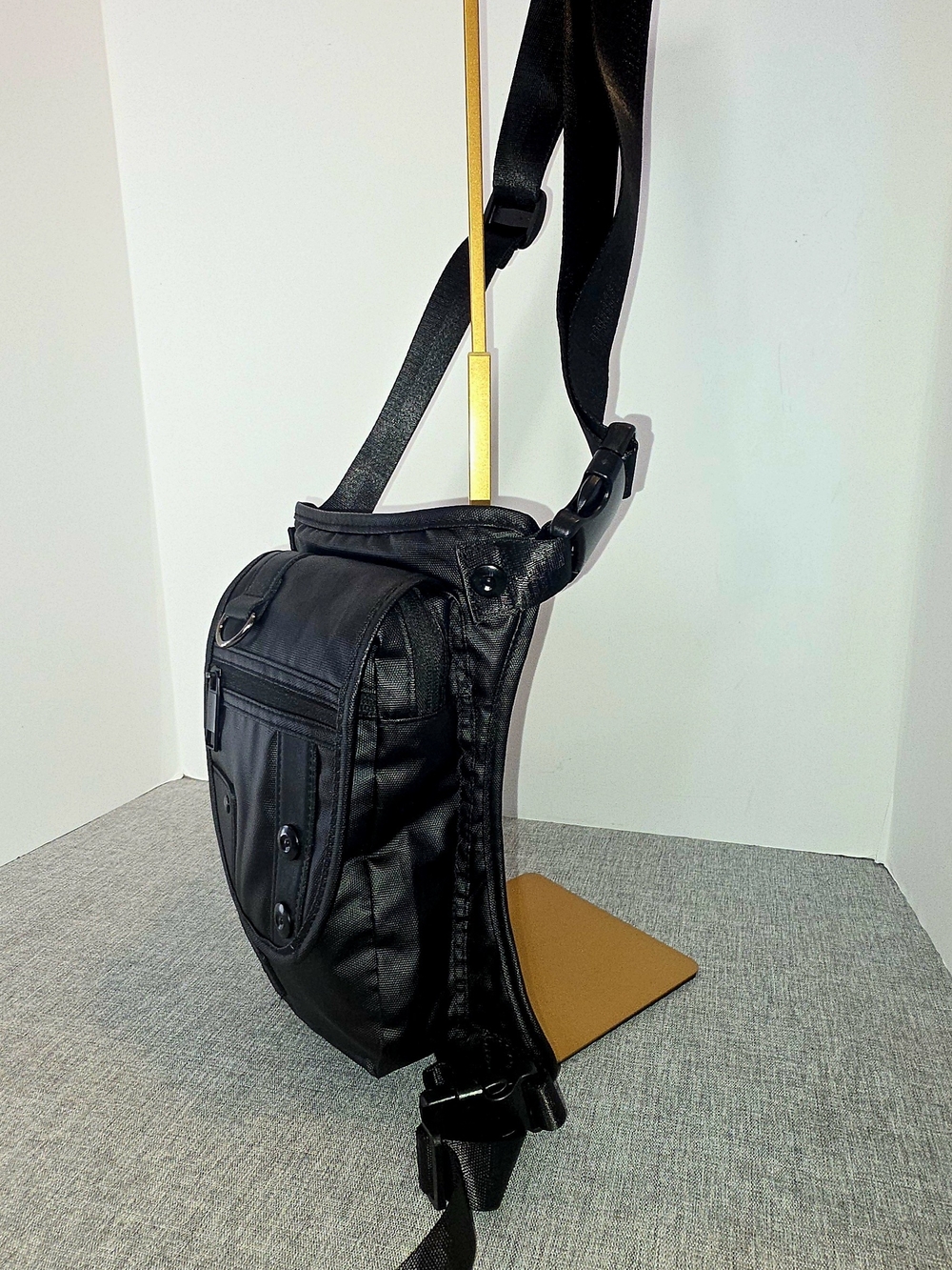 Black Technical Waist And Thigh Bag - Durable Everyday Carry - Picture 6 of 12